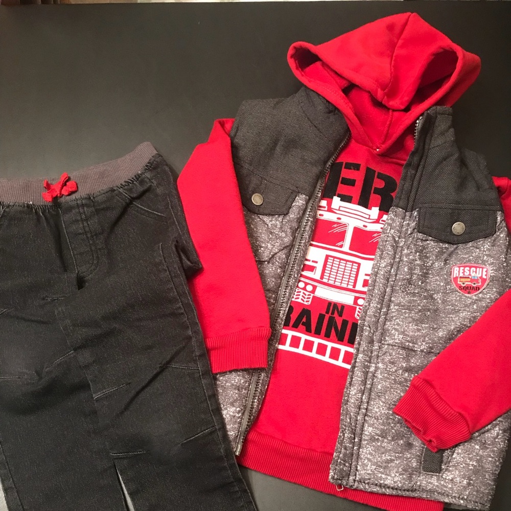 🚒 Boys size 7 (3) piece outfit 🚨